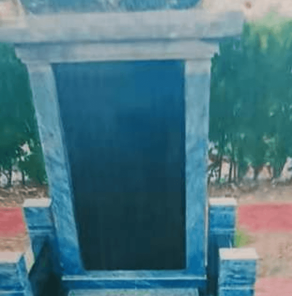 青龙岗纪念园传统立碑