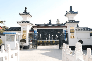 青龙岗纪念园大门图