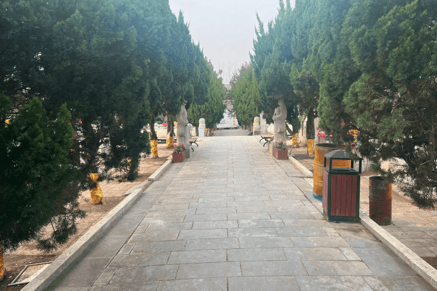 青龙岗纪念园景观图