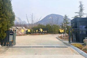 莲花山人文纪念公园大门图